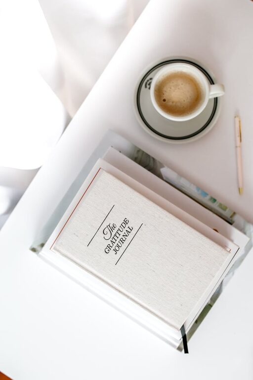 Beginner Guide to Journaling Every Day for a Happier Mind